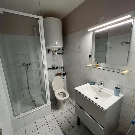 En Face Du Palais Des Sport Apartamento *